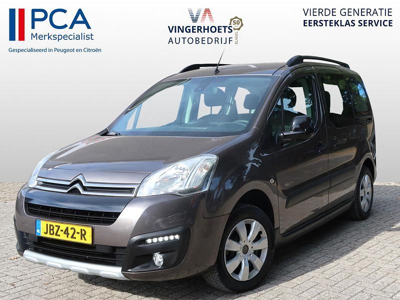 Grijs Gebruikt 2017 Citroën Berlingo PureTech MPV | € 11.900 (Eerlijke prijs) - Afbeelding 1/4