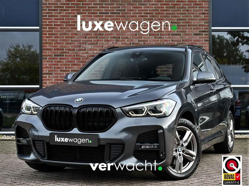 Grijs (metallic) Occasion 2021 BMW X1 Shadowline SUV | € 27.900 (Eerlijke prijs) - Afbeelding 1/4
