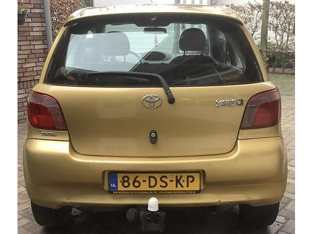 Occasion Toyota Yaris Sol 68 PK (50 kW) 1999 Goud Hatchback