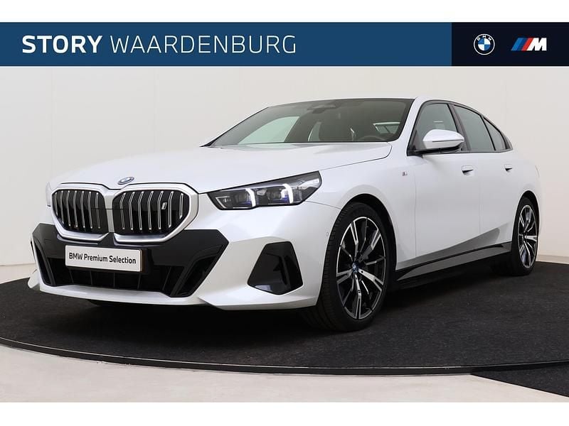 Wit Occasion 2023 BMW i5 Comfort Edition Sedan | € 47.950 - Afbeelding 1/4