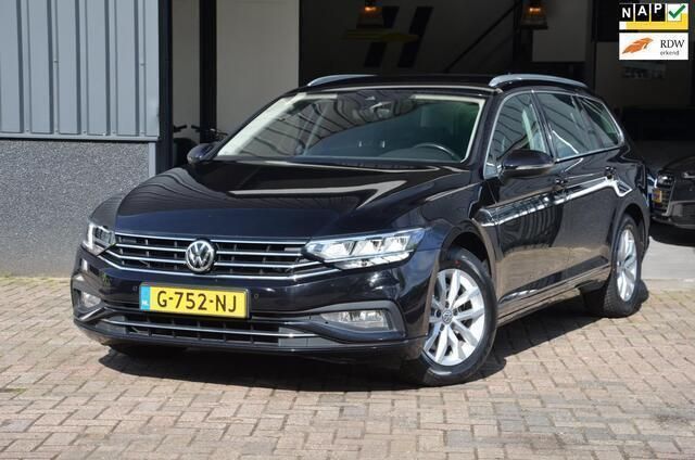 Zwart, metallic lak Gebruikt 2019 VW Passat Business Stationwagen | € 17.750 (Goede deal) - Afbeelding 1/4