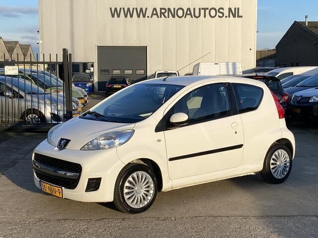 Wit Gebruikt 2010 Peugeot 107 Urban Move Hatchback | € 2.350 (Iets duurder) - Afbeelding 1/4