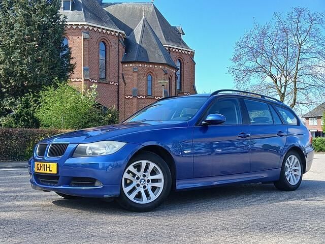 Blauw Gebruikt 2007 BMW 318 Stationwagen | € 3.499 (Eerlijke prijs) - Afbeelding 1/4