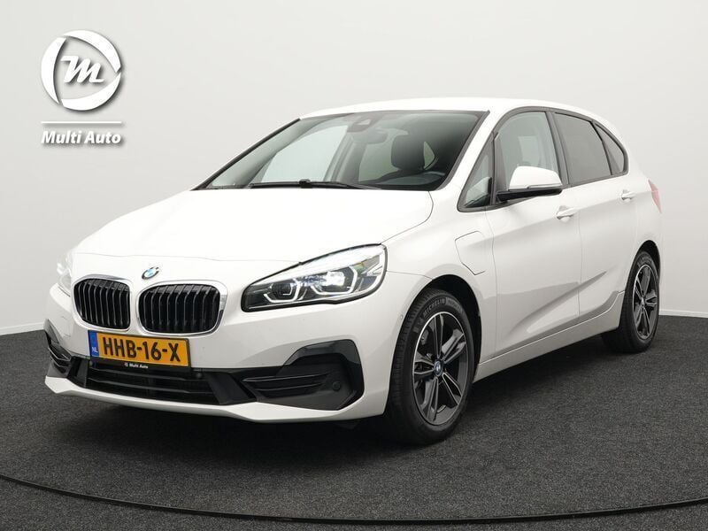 Wit Gebruikt 2021 BMW 225 Active Tourer iPerformance MPV | € 22.820 (Eerlijke prijs) - Afbeelding 1/4