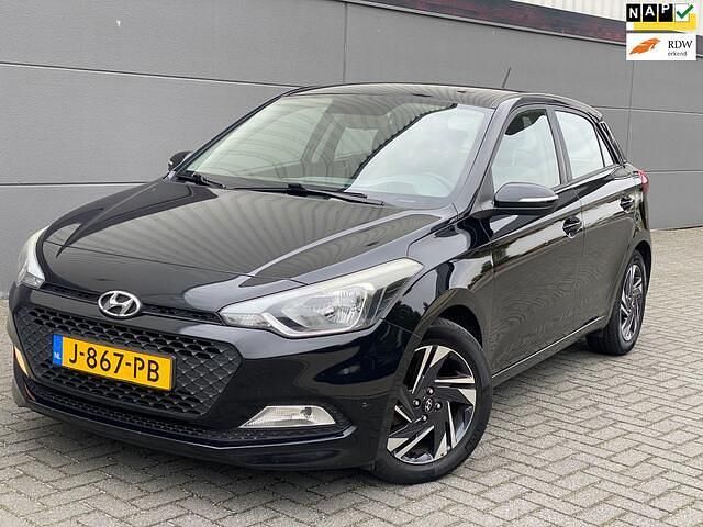 Zwart Gebruikt 2015 Hyundai i20 Hatchback | € 6.950 (Goede deal) - Afbeelding 1/4