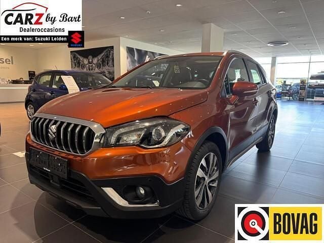 Oranje, metallic lak Gebruikt 2021 Suzuki SX4 S-Cross Style SUV | € 21.945 (Eerlijke prijs) - Afbeelding 1/4