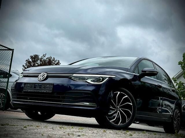 Blauw Gebruikt 2021 VW Golf Style Sedan | € 23.450 (Eerlijke prijs) - Afbeelding 1/4
