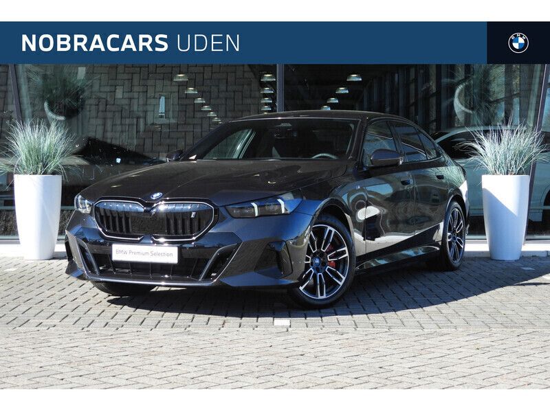 Grijs Gebruikt 2025 BMW i5 Executive Sedan | € 81.950 - Afbeelding 1/4