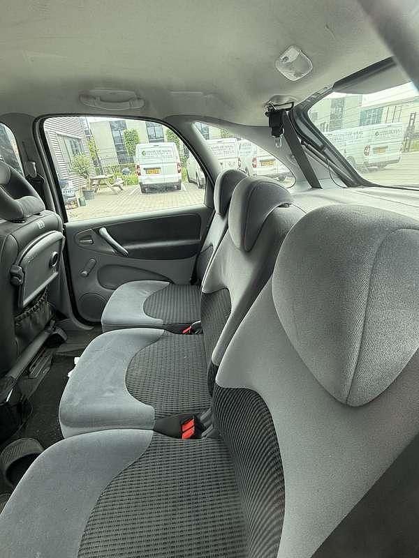 Grijs Gebruikt 2006 Citroën Xsara Picasso MPV | € 750 (Goede deal) - Afbeelding 1/4