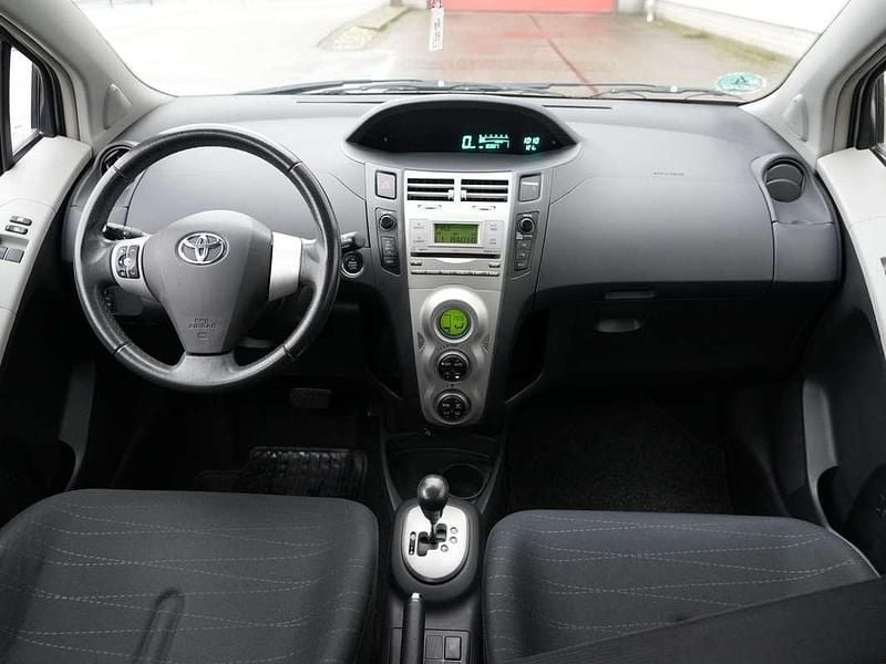 Occasion Toyota Yaris Executive 88 PK (64 kW) 2008 Grijs Hatchback