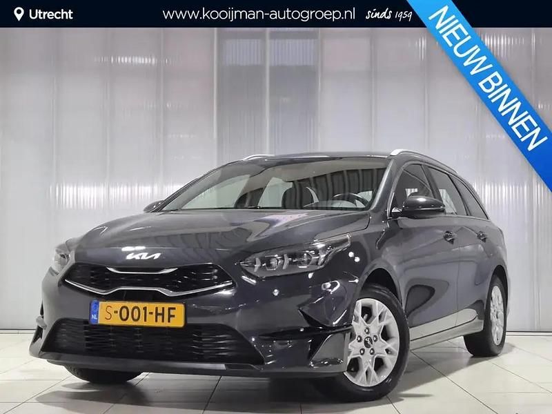 H8g Gebruikt 2023 Kia Ceed Sportswagon Stationwagen | € 21.749 (Eerlijke prijs) - Afbeelding 1/4