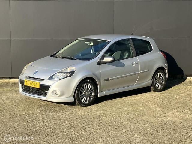 Zilver Gebruikt 2009 Renault Clio II GT Hatchback | € 5.250 (Eerlijke prijs) - Afbeelding 1/4