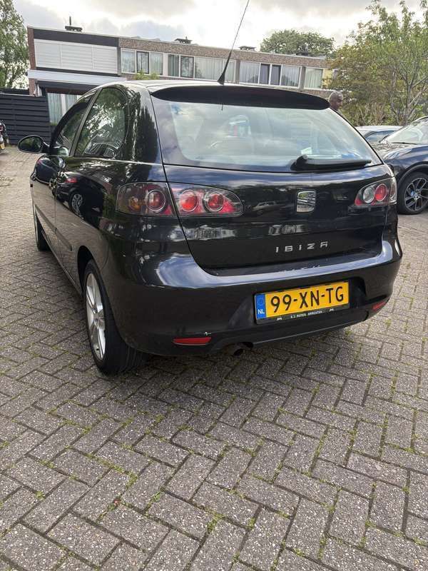 Zwart Gebruikt 2007 Seat Ibiza Hatchback | € 999 (Goede deal) - Afbeelding 1/4