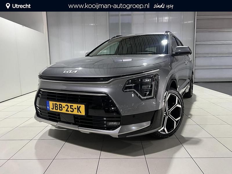 Steel gray metallic (klg) Gebruikt 2023 Kia Niro SUV | € 31.900 (Goede deal) - Afbeelding 1/4