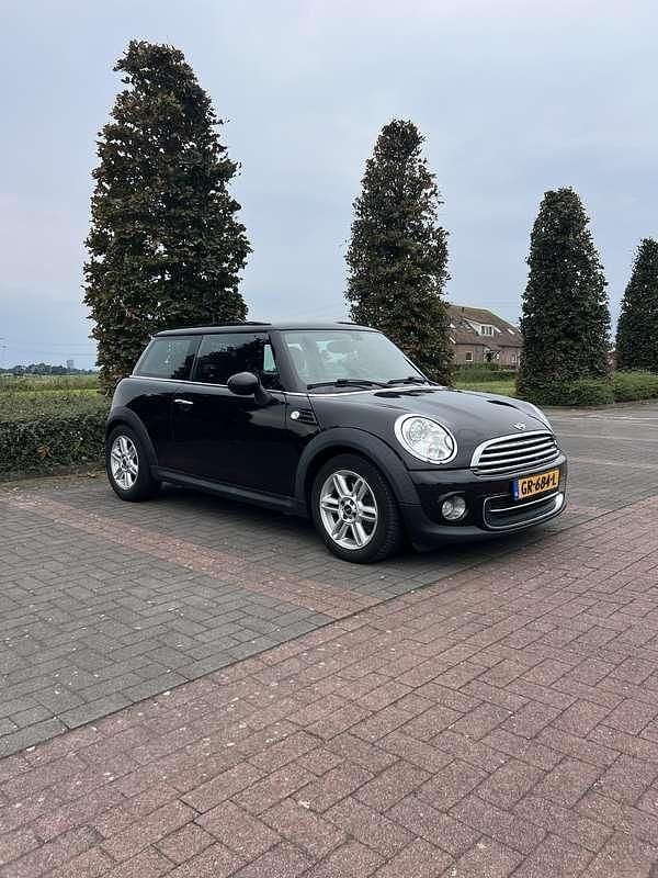 Zwart Occasion 2012 Mini Cooper Chili Hatchback | € 6.950 (Goede deal) - Afbeelding 1/4