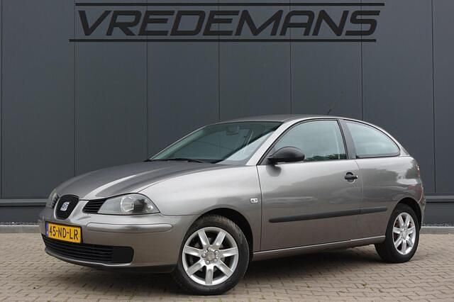 Grijs Gebruikt 2003 Seat Ibiza Stella Hatchback | € 2.450 (Goede deal) - Afbeelding 1/4