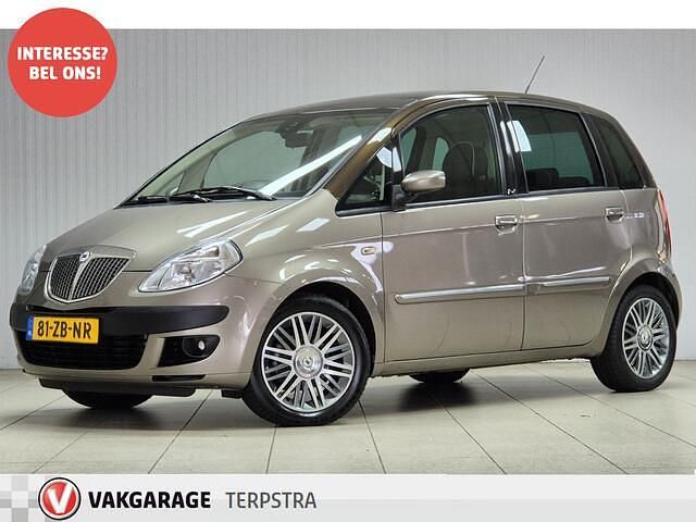 Grijs (metallic) Gebruikt 2007 Lancia Musa MPV | € 3.995 (Eerlijke prijs) - Afbeelding 1/4