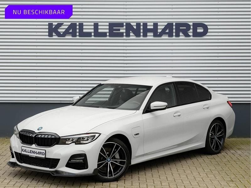 Wit Occasion 2022 BMW 330 Sedan | € 33.875 (Super prijs) - Afbeelding 1/4