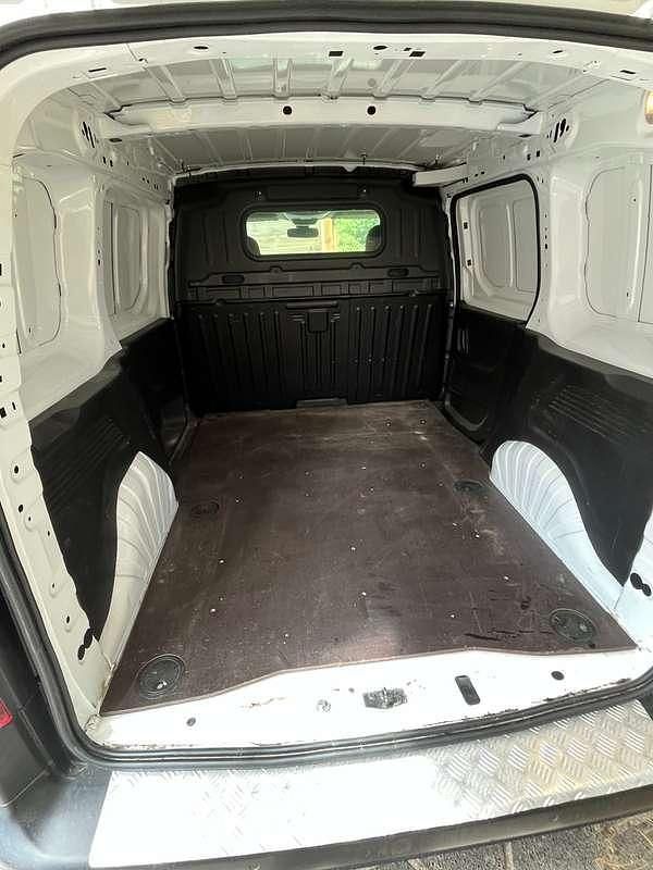 Wit Gebruikt 2020 Opel Combo Edition MPV | € 7.260 (Eerlijke prijs) - Afbeelding 1/4