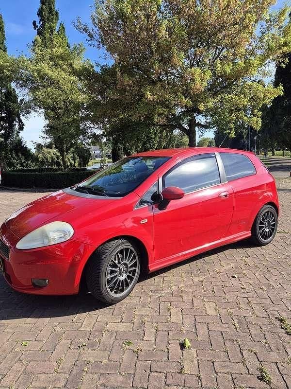 Gebruikt 2009 Fiat Grande Punto Sport Hatchback | € 2.750 (Eerlijke prijs) - Afbeelding 1/4