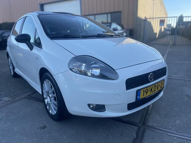 Occasion Fiat Grande Punto 78 PK (57 kW) 2009 Wit Hatchback