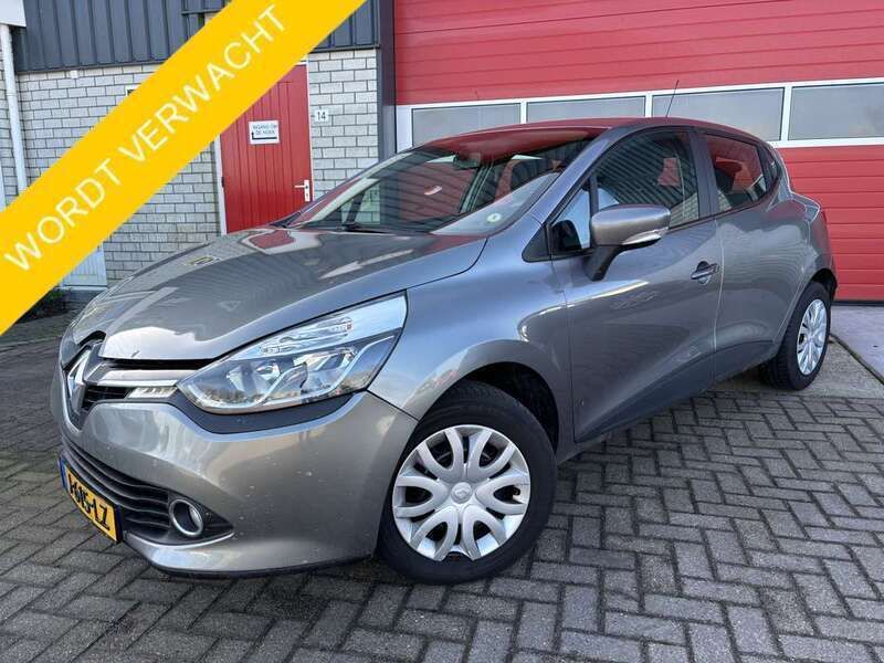 Grijs, metallic lak Gebruikt 2015 Renault Clio IV Expression Hatchback | € 6.222 (Eerlijke prijs) - Afbeelding 1/4