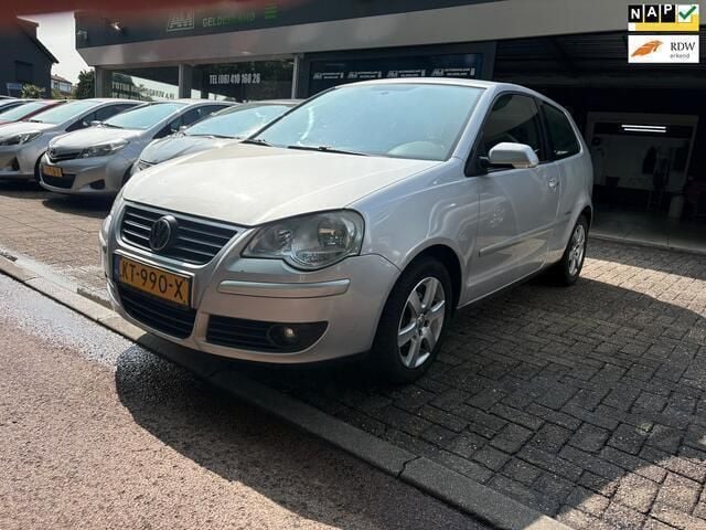 Grijs, metallic lak Gebruikt 2008 VW Polo Trendline Hatchback | € 3.250 (Eerlijke prijs) - Afbeelding 1/4