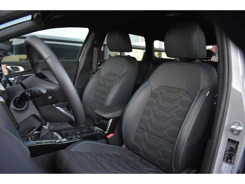 Occasion Kia Ceed 101 PK (74 kW) 2025 Grijs Hatchback