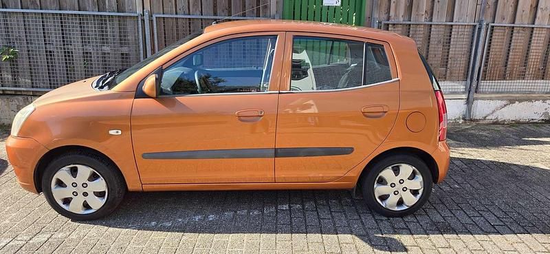 Oranje Gebruikt 2004 Kia Picanto Hatchback | € 750 (Eerlijke prijs) - Afbeelding 1/4