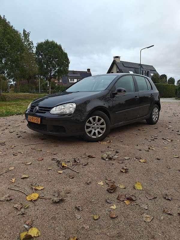 Zwart Gebruikt 2004 VW Golf IV Comfortline Hatchback | € 2.799 (Eerlijke prijs) - Afbeelding 1/4