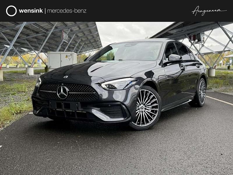 Grijs Nieuw 2025 Mercedes C300e Business Sedan | € 62.015 (Goede deal) - Afbeelding 1/4