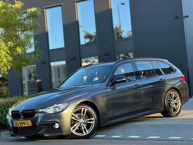 Grijs Gebruikt 2019 BMW 318 M Sport Stationwagen | € 22.750 (Iets duurder) - Afbeelding 1/4