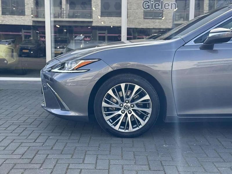 Occasion Lexus ES300 Business Edition 218 PK (160 kW) 2021 Grijs, metallic lak Sedan
