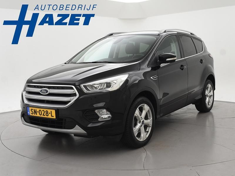 Zwart Gebruikt 2018 Ford Kuga Titanium SUV | € 17.750 (Eerlijke prijs) - Afbeelding 1/4