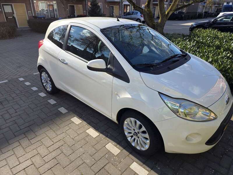 Wit Gebruikt 2010 Ford Ka Limited Hatchback | € 3.750 (Eerlijke prijs) - Afbeelding 1/4