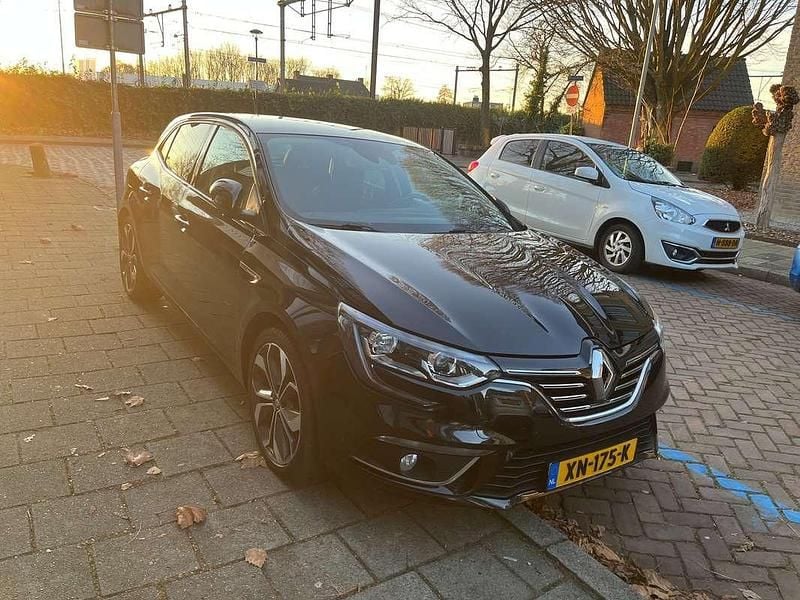 Zwart Occasion 2016 Renault Mégane IV Bose Edition Hatchback | € 9.499 (Goede deal) - Afbeelding 1/4