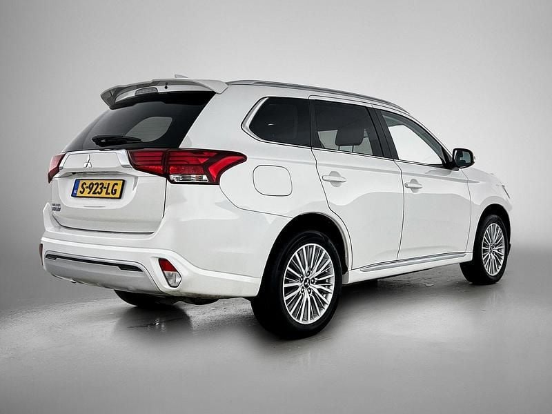 Occasion Mitsubishi Outlander P-HEV Intense 68 PK (50 kW) 2023 Wit SUV