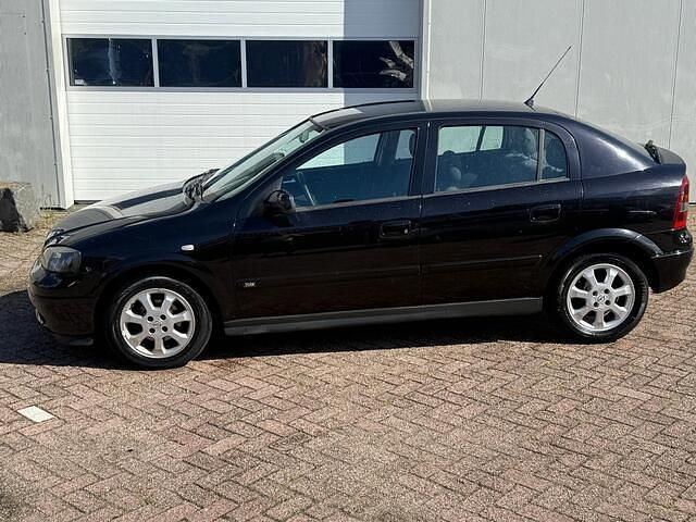 Zwart Gebruikt 2003 Opel Astra Njoy Hatchback | € 1.750 (Eerlijke prijs) - Afbeelding 1/4