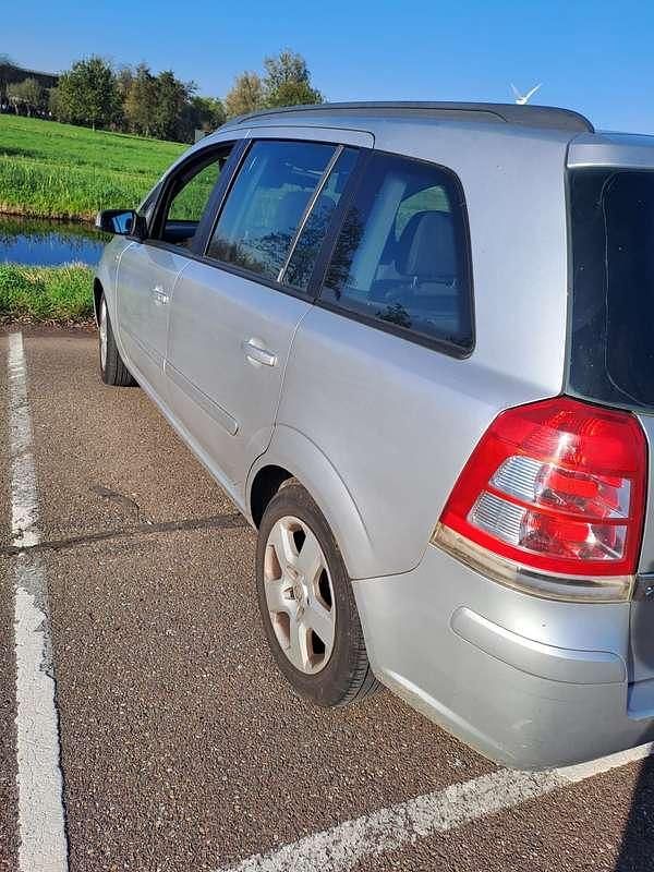 Grijs Gebruikt 2006 Opel Zafira Essentia MPV | € 1.200 (Goede deal) - Afbeelding 1/4