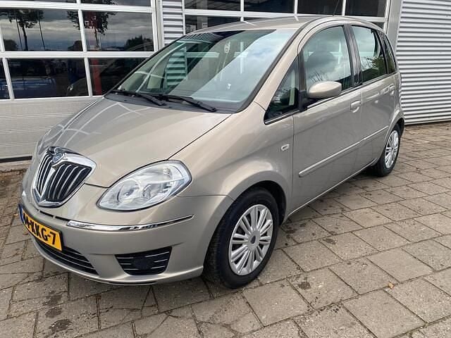 Beige Gebruikt 2009 Lancia Musa MPV | € 2.999 (Eerlijke prijs) - Afbeelding 1/4