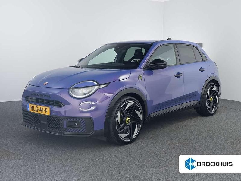Paars Gebruikt 2025 Abarth 600e Scorpionissima SUV | € 49.900 - Afbeelding 1/4