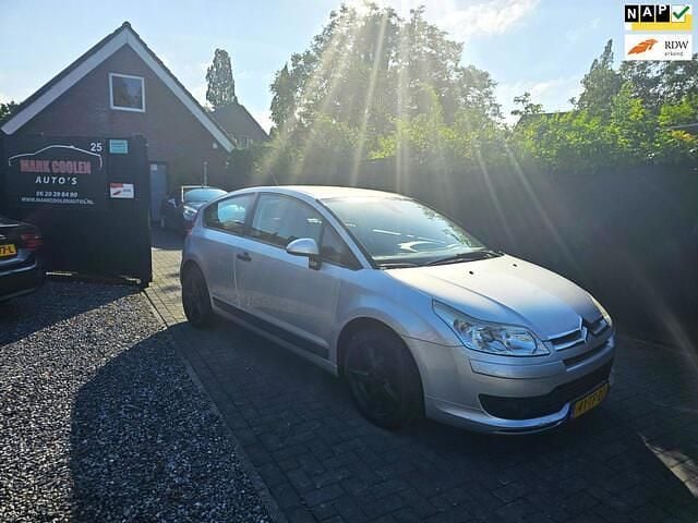 Grijs (metallic) Gebruikt 2006 Citroën C4 Coupé | € 1.745 (Eerlijke prijs) - Afbeelding 1/4