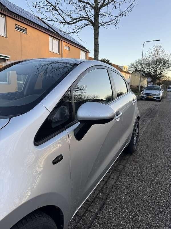 Occasion Kia Rio 86 PK (63 kW) 2012 Grijs MPV