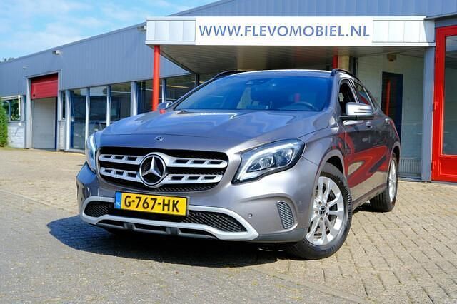 Grijs Gebruikt 2019 Mercedes GLA180 Business SUV | € 20.950 (Goede deal) - Afbeelding 1/4