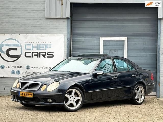Zwart Occasion 2002 Mercedes E500 Elegance Sedan | € 6.495 (Super prijs) - Afbeelding 1/4