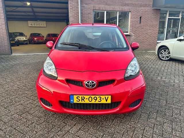 Occasion Toyota Aygo Cool 68 PK (50 kW) 2011 Rood Hatchback