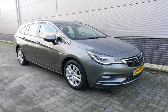 Grijs Occasion 2017 Opel Astra Business Stationwagen | € 4.950 (Eerlijke prijs) - Afbeelding 1/4