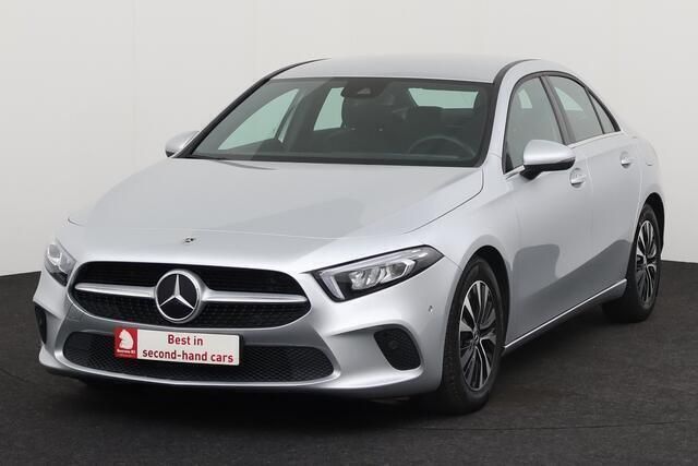 Zilver Gebruikt 2022 Mercedes A180 Sedan | € 25.495 (Super prijs) - Afbeelding 1/4