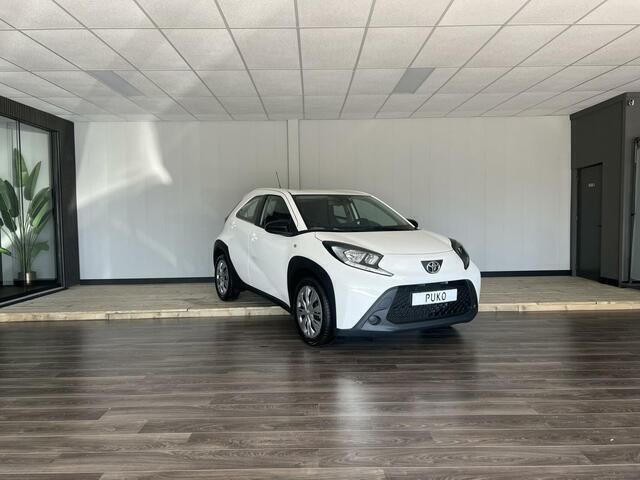 Wit Gebruikt 2023 Toyota Aygo Hatchback | € 16.400 (Goede deal) - Afbeelding 1/4