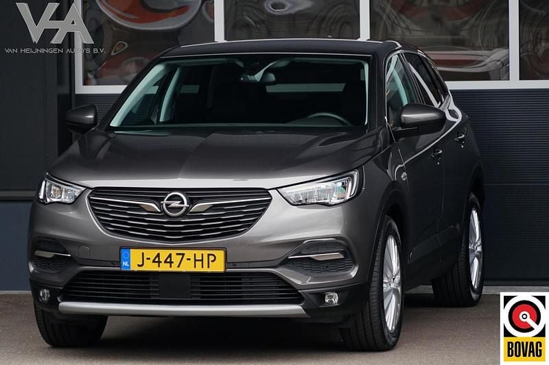 Grijs Occasion 2020 Opel Grandland X Innovation SUV | € 18.950 (Eerlijke prijs) - Afbeelding 1/4